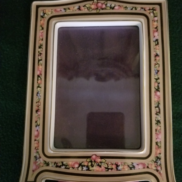 Wedgewood Frame - Picture 5 of 5
